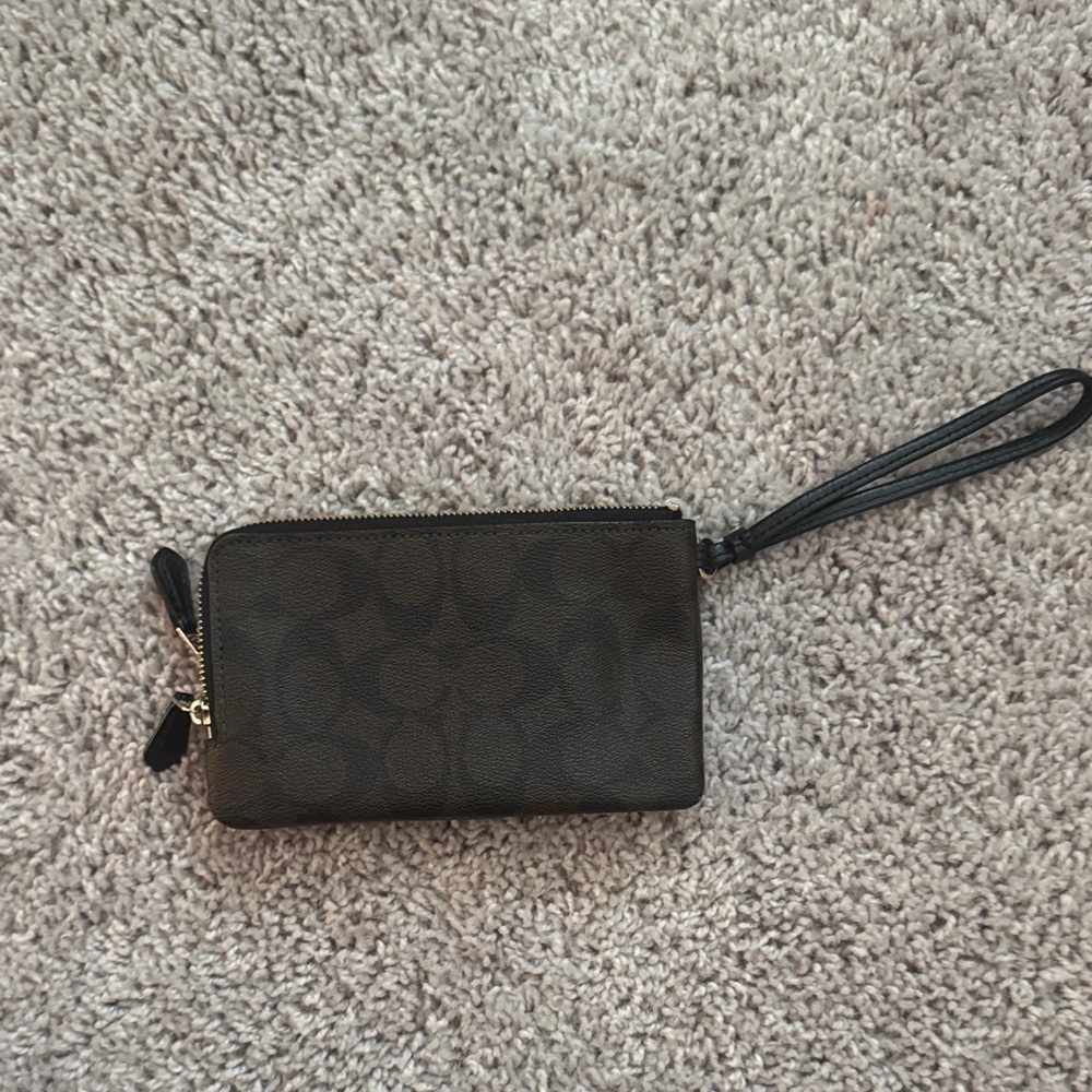 Coach Signature Jacquard Wristlet - Picture 2 of 9